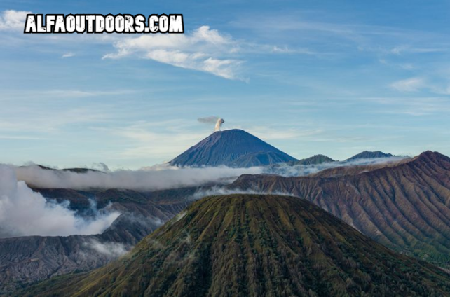 Gunung Bromo Tutup Saat Long Weekend Nyepi dan Lebaran 2025: Siap-Siap Kecewa?